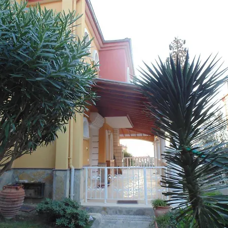 In Turkey Between Kusadasi&davutlar Looking At Greece Island Samos Villa Soğucak